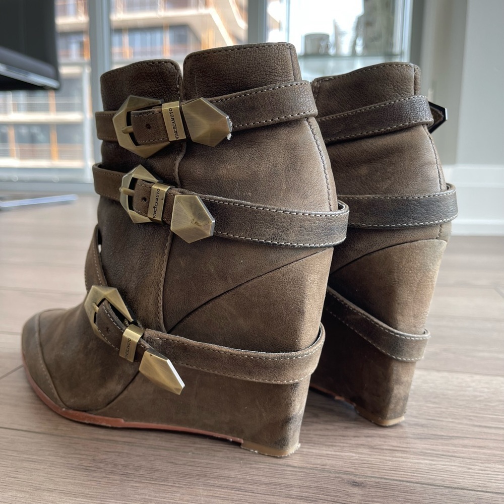 VINCE CAMUTO Kannon Wedge Boots - Picture 6 of 6